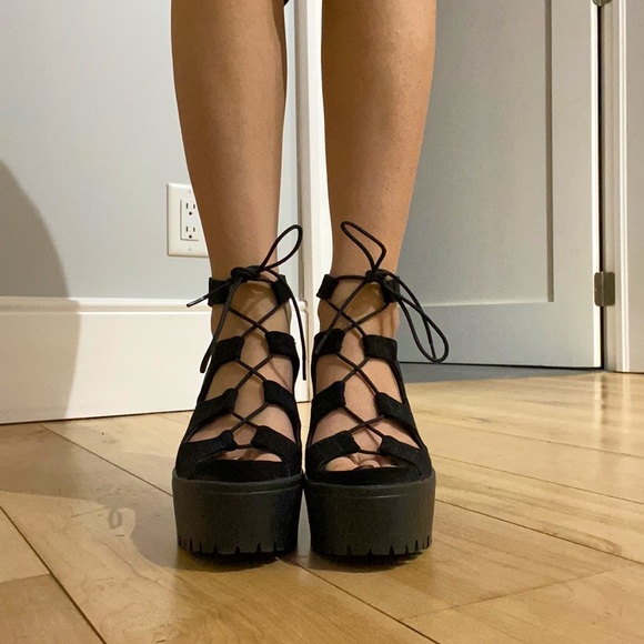 COPY - ASOS - Platform Lace-Up Pumps - Picture 2 of 3